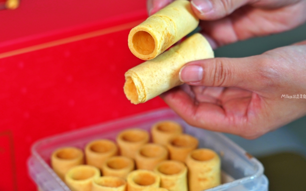 【團購】 實心蛋捲|年節伴手禮 送禮推薦 多種口味 真心實意 蛋捲包覆著濃郁內餡的實心蛋捲,還有高岡屋聯名海苔肉鬆蛋捲必吃。 【團購】 實心蛋捲|年節伴手禮 送禮推薦 多種口味 真心實意 蛋捲包覆著濃郁內餡的實心蛋捲,還有高岡屋聯名海苔肉鬆蛋捲必吃。