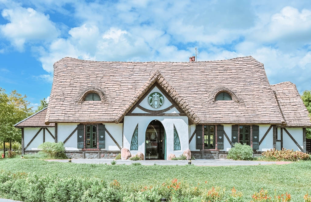 【花蓮】 理想PAARK水岸生活｜花蓮最新景點 公路旁全台最美星巴克、7-11在這裡！還有落羽松祕境遊湖、湖光水岸旁的音樂市集，湖光有景，水岸有聲。