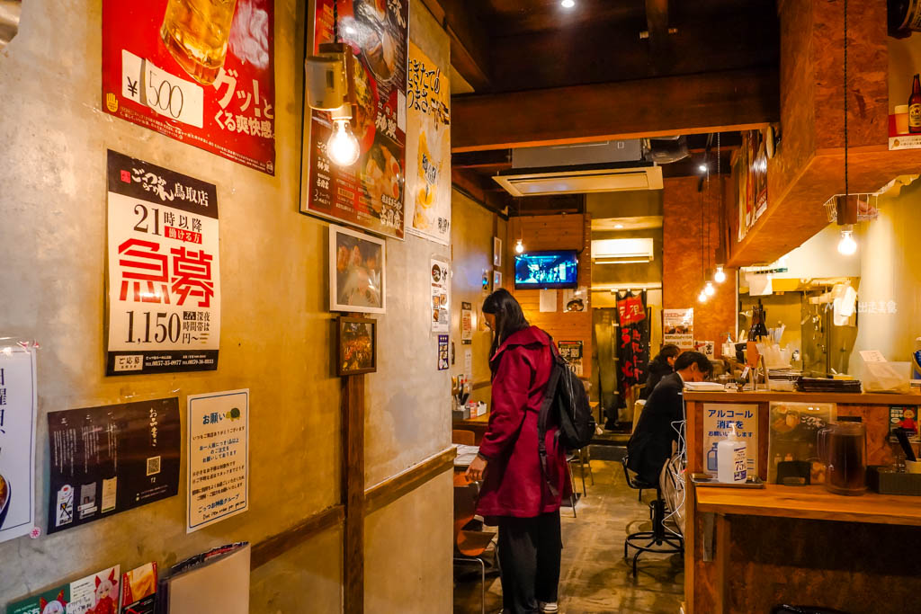【日本】鳥取市 牛骨ごっつおらーめん 鳥取店|鳥取必吃牛骨拉麵,每日限量供應100碗!亀梨和也 吃過的人氣名店。 【日本】鳥取市 牛骨ごっつおらーめん 鳥取店|鳥取必吃牛骨拉麵,每日限量供應100碗!亀梨和也 吃過的人氣名店。