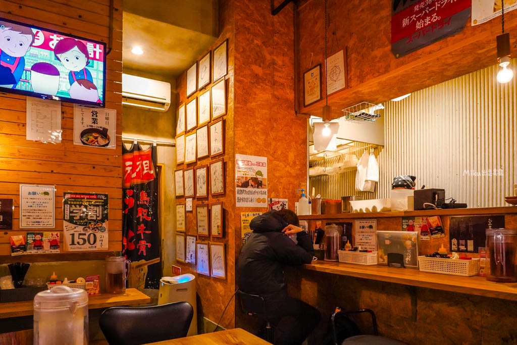 【日本】鳥取市 牛骨ごっつおらーめん 鳥取店|鳥取必吃牛骨拉麵,每日限量供應100碗!亀梨和也 吃過的人氣名店。 【日本】鳥取市 牛骨ごっつおらーめん 鳥取店|鳥取必吃牛骨拉麵,每日限量供應100碗!亀梨和也 吃過的人氣名店。