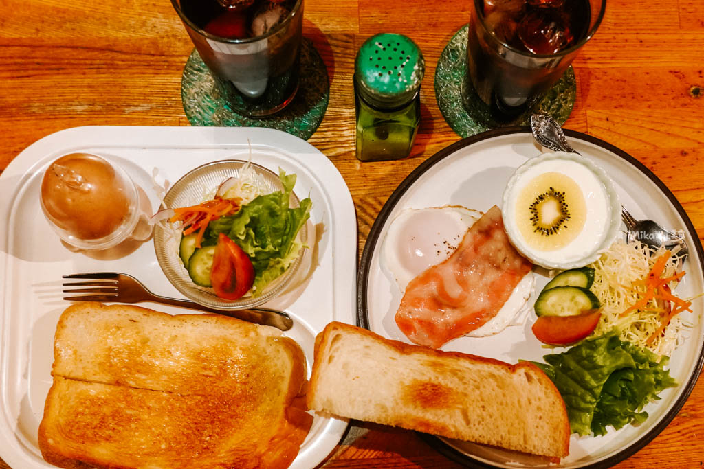 【日本】鳥取市 Chaplin Cafe(チャップリン喫茶)|鳥取站周邊 昭和時期 懷舊老字號喫茶店,早餐+咖啡竟然只要600日圓!早餐、咖哩飯、聖代都很推。 【日本】鳥取市 Chaplin Cafe(チャップリン喫茶)|鳥取站周邊 昭和時期 懷舊老字號喫茶店,早餐+咖啡竟然只要600日圓!早餐、咖哩飯、聖代都很推。