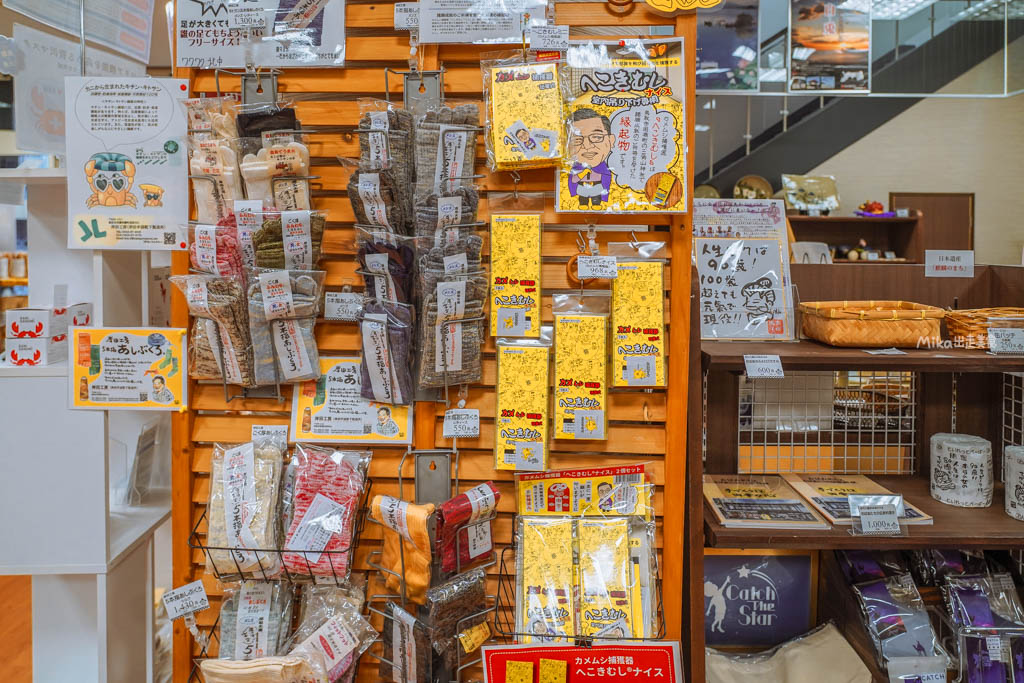 【日本】 鳥取市 ふるさと物産館|鳥取市 國際旅遊產品中心,鳥取必買伴手禮一次到齊,還有過年福袋、鳥取限定商品,以及這裡才有的木製神社立架扭蛋機。 【日本】 鳥取市 ふるさと物産館|鳥取市 國際旅遊產品中心,鳥取必買伴手禮一次到齊,還有過年福袋、鳥取限定商品,以及這裡才有的木製神社立架扭蛋機。