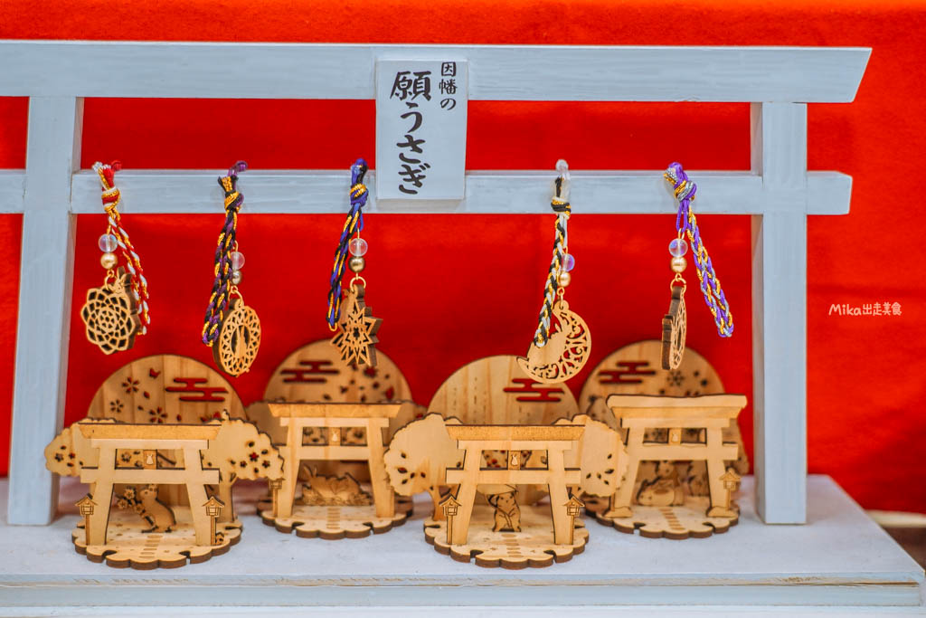 【日本】 鳥取市 ふるさと物産館|鳥取市 國際旅遊產品中心,鳥取必買伴手禮一次到齊,還有過年福袋、鳥取限定商品,以及這裡才有的木製神社立架扭蛋機。 【日本】 鳥取市 ふるさと物産館|鳥取市 國際旅遊產品中心,鳥取必買伴手禮一次到齊,還有過年福袋、鳥取限定商品,以及這裡才有的木製神社立架扭蛋機。