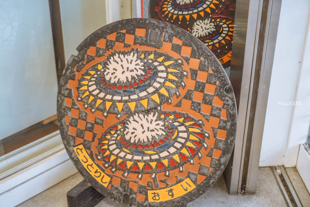 【日本】 鳥取市 ふるさと物産館|鳥取市 國際旅遊產品中心,鳥取必買伴手禮一次到齊,還有過年福袋、鳥取限定商品,以及這裡才有的木製神社立架扭蛋機。 【日本】 鳥取市 ふるさと物産館|鳥取市 國際旅遊產品中心,鳥取必買伴手禮一次到齊,還有過年福袋、鳥取限定商品,以及這裡才有的木製神社立架扭蛋機。