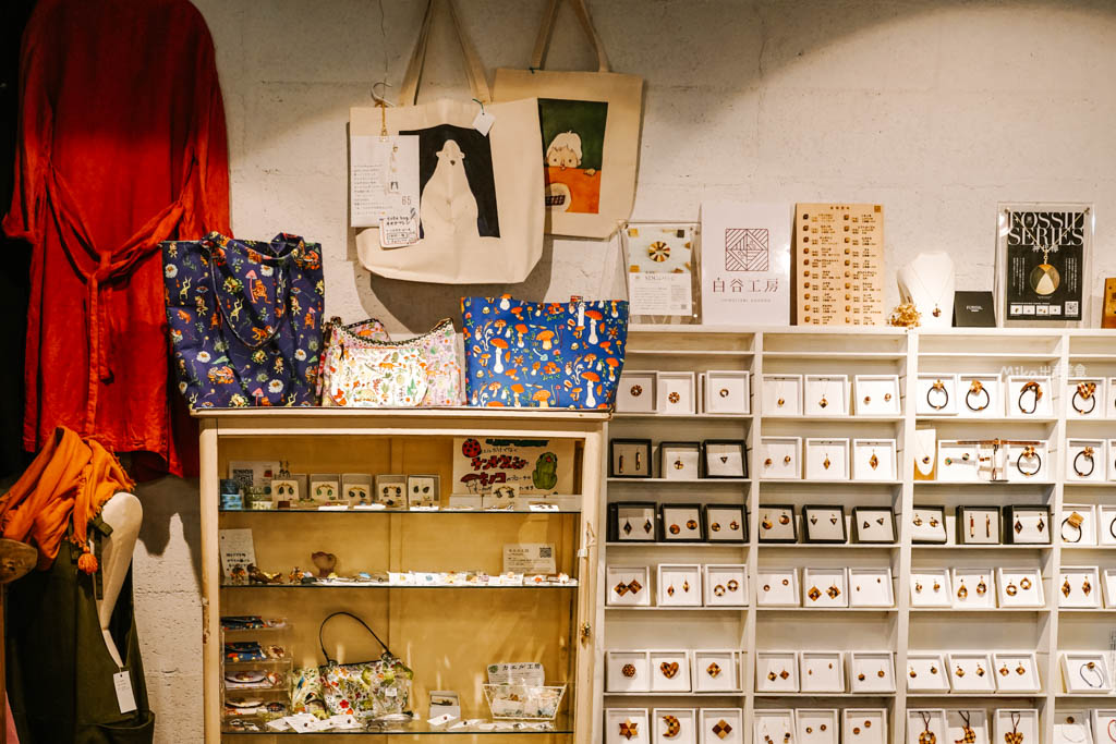 【日本】 鳥取市 Gallery SORA / gallery shop SORA |JR鳥取站前 商店街內超好逛的手作雜貨選品商店&藝廊展演空間。 【日本】 鳥取市 Gallery SORA / gallery shop SORA |JR鳥取站前 商店街內超好逛的手作雜貨選品商店&藝廊展演空間。