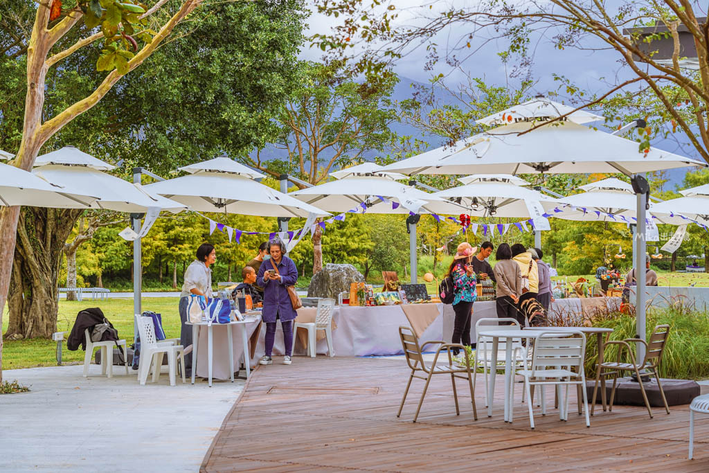 【花蓮】 理想PAARK水岸生活｜花蓮最新景點 公路旁全台最美星巴克、7-11在這裡！還有落羽松祕境遊湖、湖光水岸旁的音樂市集，湖光有景，水岸有聲。