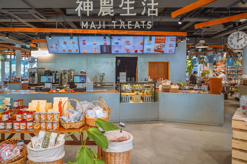 【花蓮】 理想PAARK水岸生活｜花蓮最新景點 公路旁全台最美星巴克、7-11在這裡！還有落羽松祕境遊湖、湖光水岸旁的音樂市集，湖光有景，水岸有聲。