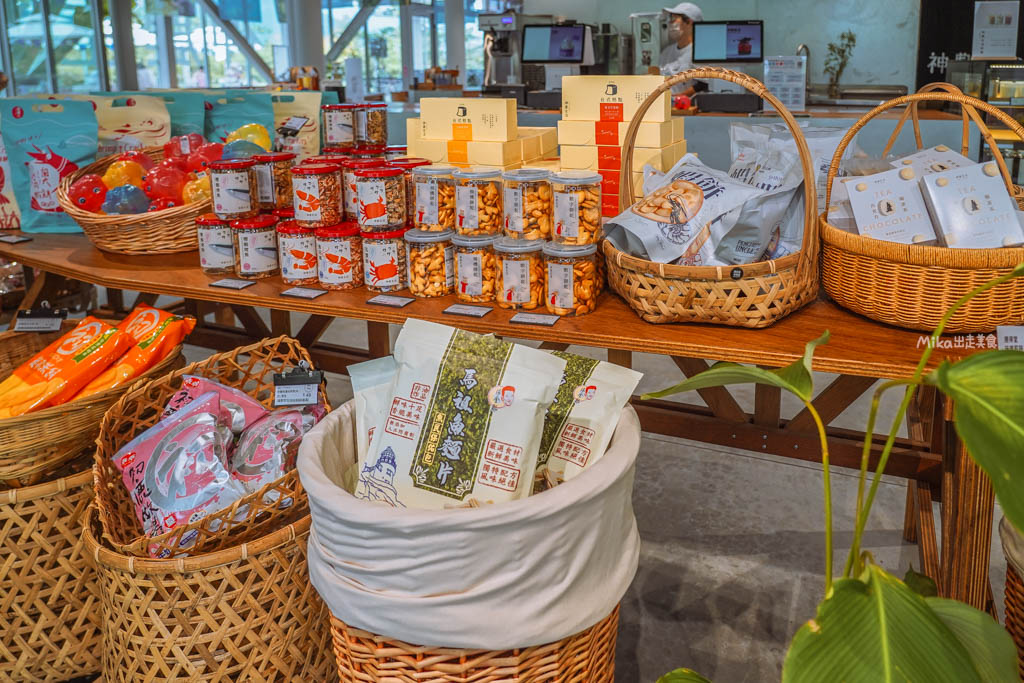 【花蓮】 理想PAARK水岸生活｜花蓮最新景點 公路旁全台最美星巴克、7-11在這裡！還有落羽松祕境遊湖、湖光水岸旁的音樂市集，湖光有景，水岸有聲。