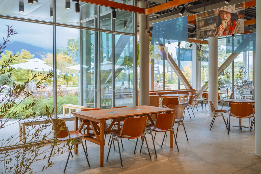 【花蓮】 理想PAARK水岸生活｜花蓮最新景點 公路旁全台最美星巴克、7-11在這裡！還有落羽松祕境遊湖、湖光水岸旁的音樂市集，湖光有景，水岸有聲。