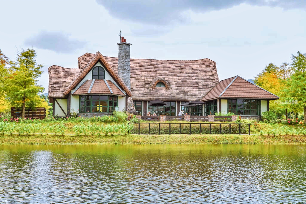 【花蓮】 理想PAARK水岸生活｜花蓮最新景點 公路旁全台最美星巴克、7-11在這裡！還有落羽松祕境遊湖、湖光水岸旁的音樂市集，湖光有景，水岸有聲。