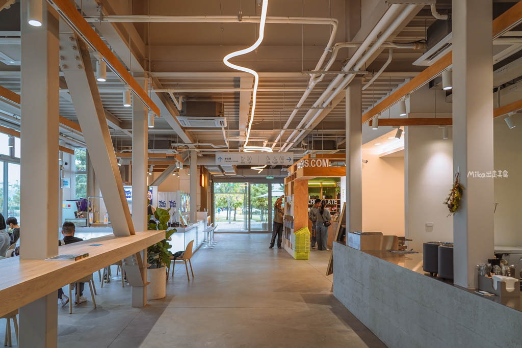 【花蓮】 理想PAARK水岸生活｜花蓮最新景點 公路旁全台最美星巴克、7-11在這裡！還有落羽松祕境遊湖、湖光水岸旁的音樂市集，湖光有景，水岸有聲。