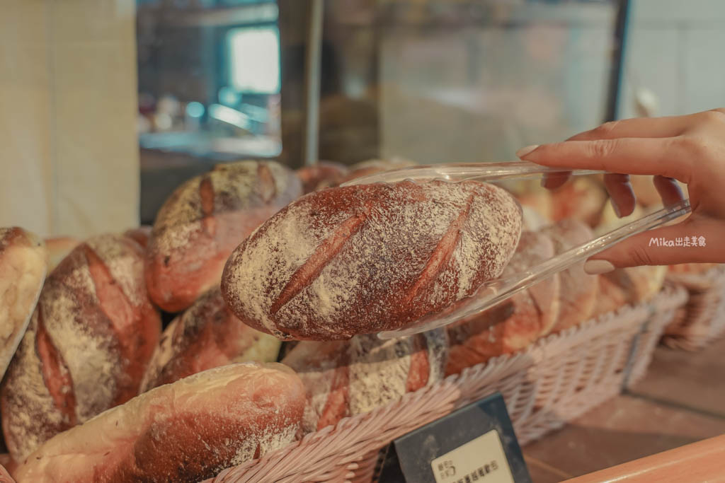 【桃園】 全村的希望 麵包工廠|田園豪宅裡面竟然是麵包工廠!?有古董收藏還有現烤歐式麵包以及簡餐咖啡可以點。 【桃園】 全村的希望 麵包工廠|田園豪宅裡面竟然是麵包工廠!?有古董收藏還有現烤歐式麵包以及簡餐咖啡可以點。