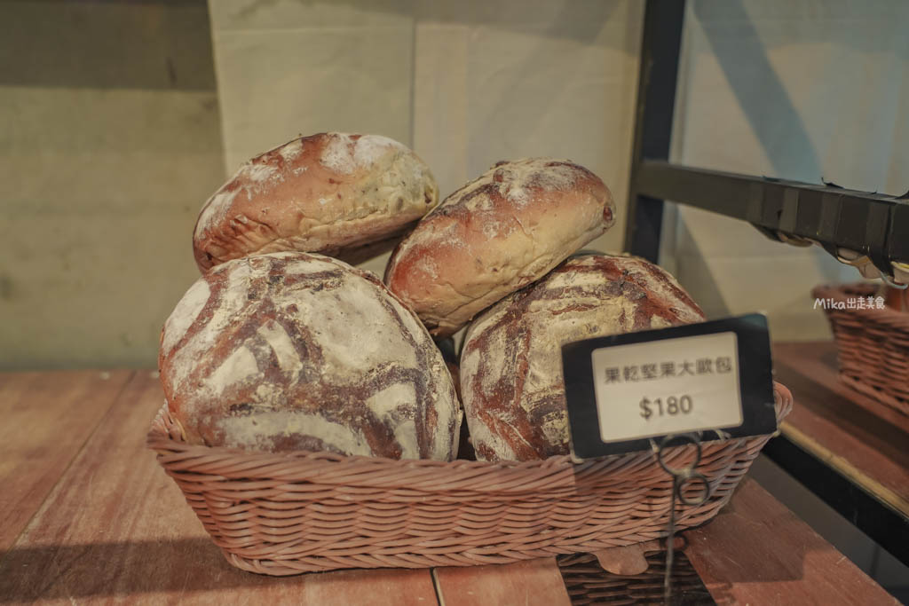 【桃園】 全村的希望 麵包工廠|田園豪宅裡面竟然是麵包工廠!?有古董收藏還有現烤歐式麵包以及簡餐咖啡可以點。 【桃園】 全村的希望 麵包工廠|田園豪宅裡面竟然是麵包工廠!?有古董收藏還有現烤歐式麵包以及簡餐咖啡可以點。