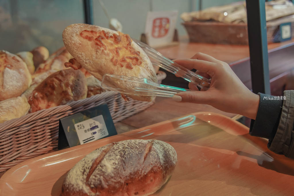 【桃園】 全村的希望 麵包工廠|田園豪宅裡面竟然是麵包工廠!?有古董收藏還有現烤歐式麵包以及簡餐咖啡可以點。 【桃園】 全村的希望 麵包工廠|田園豪宅裡面竟然是麵包工廠!?有古董收藏還有現烤歐式麵包以及簡餐咖啡可以點。