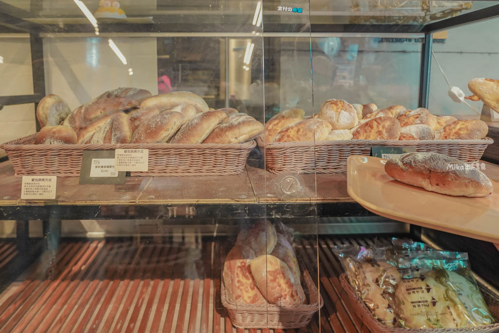 【桃園】 全村的希望 麵包工廠|田園豪宅裡面竟然是麵包工廠!?有古董收藏還有現烤歐式麵包以及簡餐咖啡可以點。 【桃園】 全村的希望 麵包工廠|田園豪宅裡面竟然是麵包工廠!?有古董收藏還有現烤歐式麵包以及簡餐咖啡可以點。