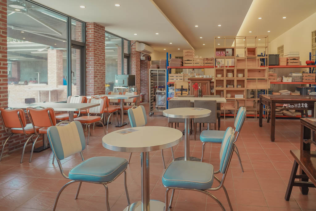 【桃園】 全村的希望 麵包工廠|田園豪宅裡面竟然是麵包工廠!?有古董收藏還有現烤歐式麵包以及簡餐咖啡可以點。 【桃園】 全村的希望 麵包工廠|田園豪宅裡面竟然是麵包工廠!?有古董收藏還有現烤歐式麵包以及簡餐咖啡可以點。