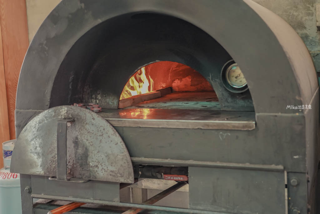 【桃園】 全村的希望 麵包工廠|田園豪宅裡面竟然是麵包工廠!?有古董收藏還有現烤歐式麵包以及簡餐咖啡可以點。 【桃園】 全村的希望 麵包工廠|田園豪宅裡面竟然是麵包工廠!?有古董收藏還有現烤歐式麵包以及簡餐咖啡可以點。