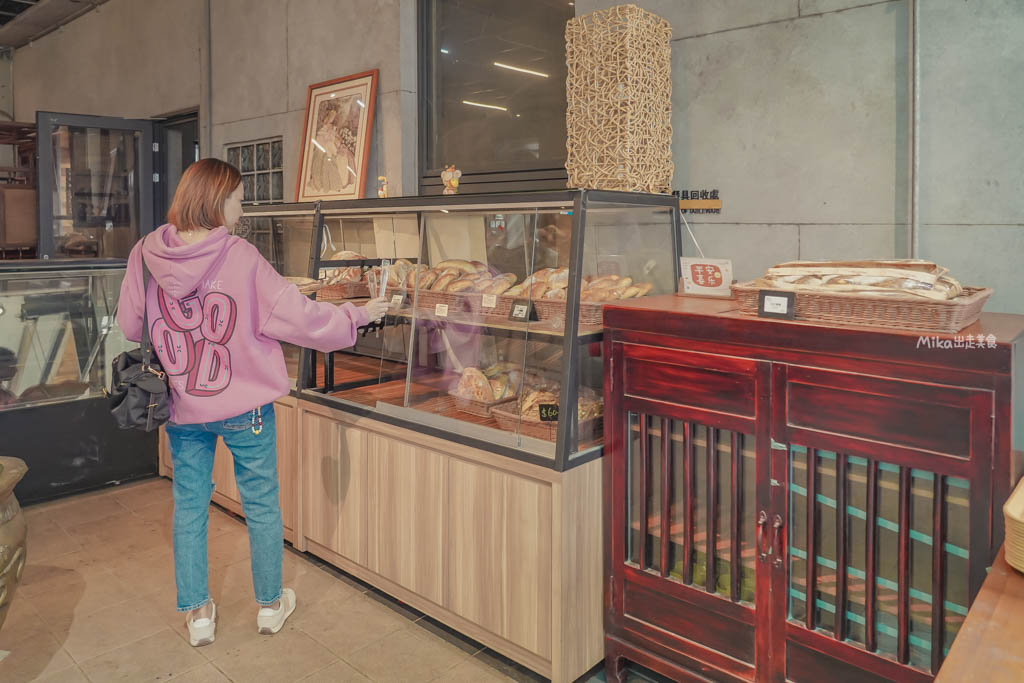 【桃園】 全村的希望 麵包工廠|田園豪宅裡面竟然是麵包工廠!?有古董收藏還有現烤歐式麵包以及簡餐咖啡可以點。 【桃園】 全村的希望 麵包工廠|田園豪宅裡面竟然是麵包工廠!?有古董收藏還有現烤歐式麵包以及簡餐咖啡可以點。