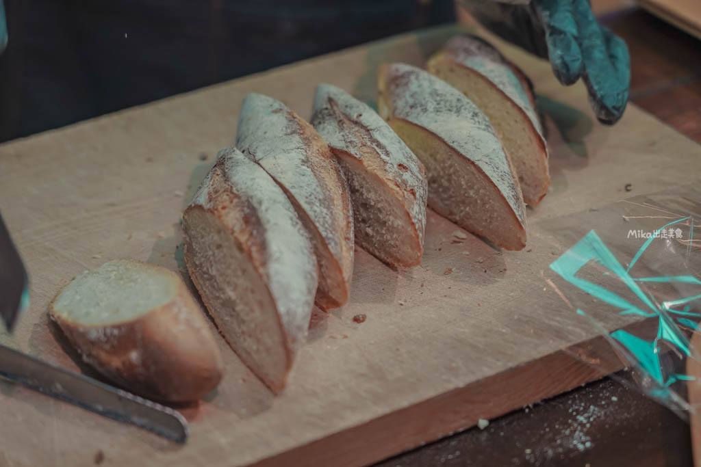 【桃園】 全村的希望 麵包工廠|田園豪宅裡面竟然是麵包工廠!?有古董收藏還有現烤歐式麵包以及簡餐咖啡可以點。 【桃園】 全村的希望 麵包工廠|田園豪宅裡面竟然是麵包工廠!?有古董收藏還有現烤歐式麵包以及簡餐咖啡可以點。