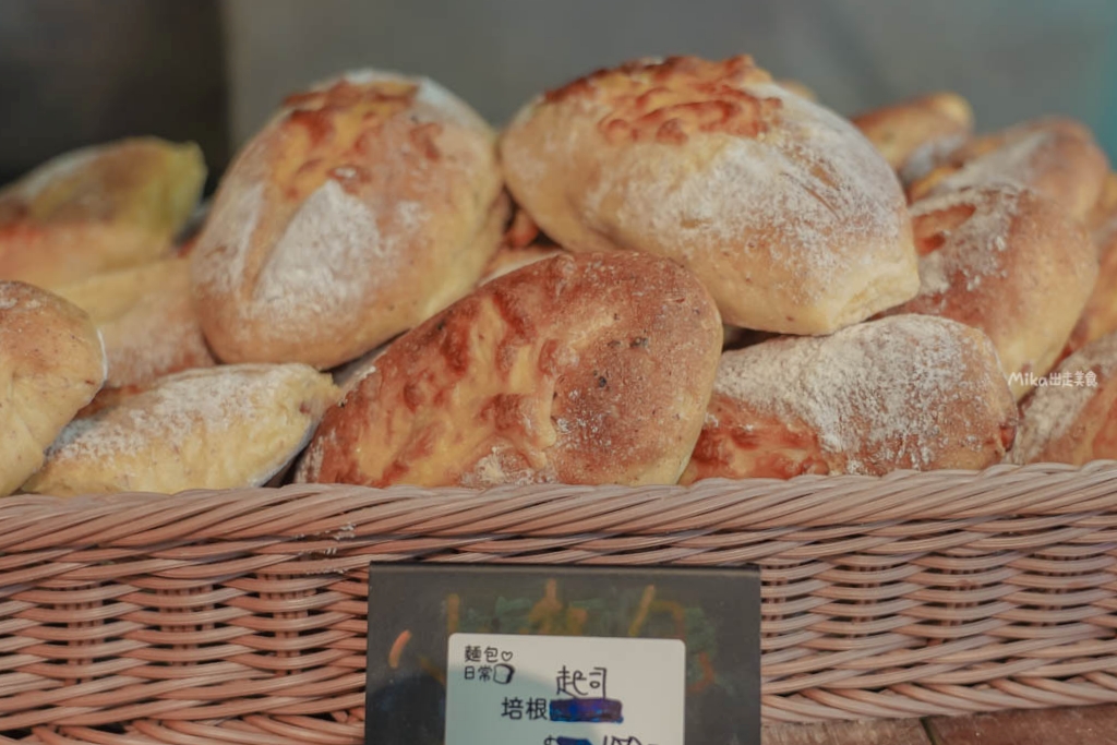 【桃園】 全村的希望 麵包工廠|田園豪宅裡面竟然是麵包工廠!?有古董收藏還有現烤歐式麵包以及簡餐咖啡可以點。 【桃園】 全村的希望 麵包工廠|田園豪宅裡面竟然是麵包工廠!?有古董收藏還有現烤歐式麵包以及簡餐咖啡可以點。