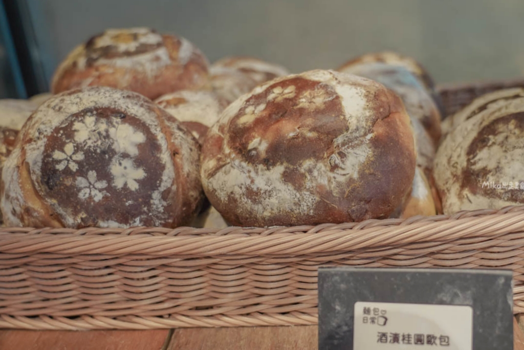 【桃園】 全村的希望 麵包工廠|田園豪宅裡面竟然是麵包工廠!?有古董收藏還有現烤歐式麵包以及簡餐咖啡可以點。 【桃園】 全村的希望 麵包工廠|田園豪宅裡面竟然是麵包工廠!?有古董收藏還有現烤歐式麵包以及簡餐咖啡可以點。