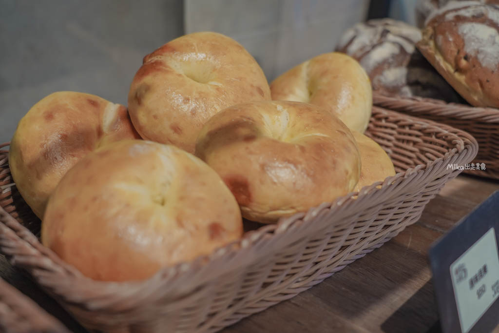 【桃園】 全村的希望 麵包工廠|田園豪宅裡面竟然是麵包工廠!?有古董收藏還有現烤歐式麵包以及簡餐咖啡可以點。 【桃園】 全村的希望 麵包工廠|田園豪宅裡面竟然是麵包工廠!?有古董收藏還有現烤歐式麵包以及簡餐咖啡可以點。