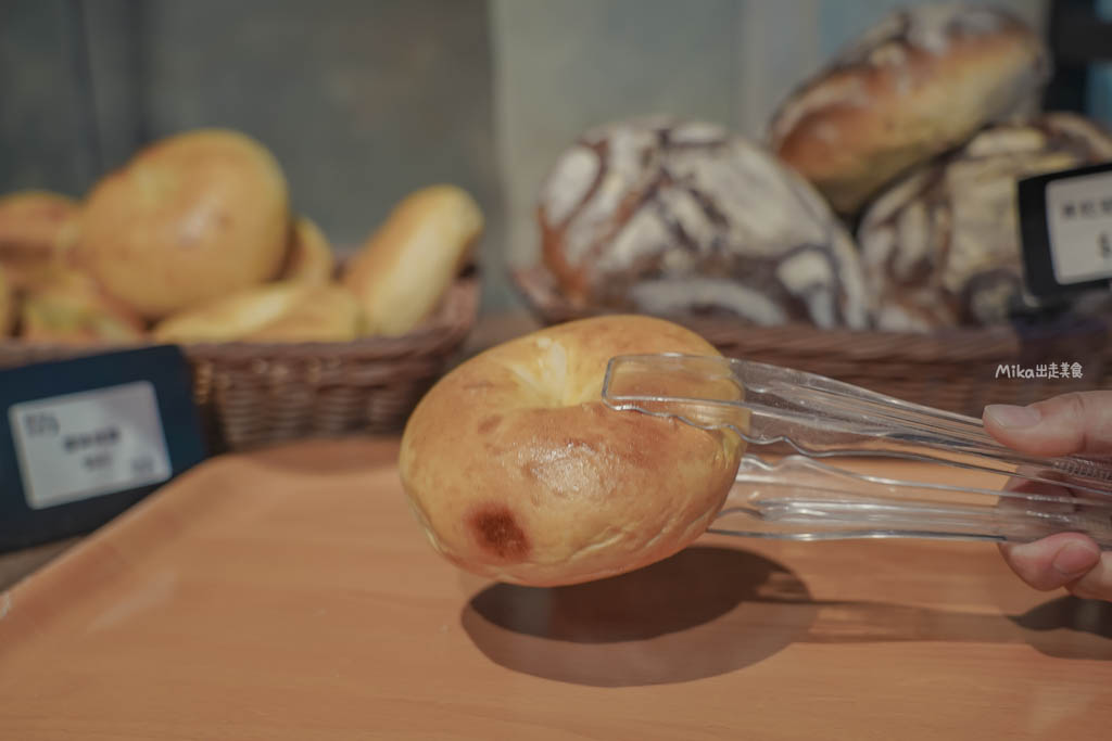 【桃園】 全村的希望 麵包工廠|田園豪宅裡面竟然是麵包工廠!?有古董收藏還有現烤歐式麵包以及簡餐咖啡可以點。 【桃園】 全村的希望 麵包工廠|田園豪宅裡面竟然是麵包工廠!?有古董收藏還有現烤歐式麵包以及簡餐咖啡可以點。