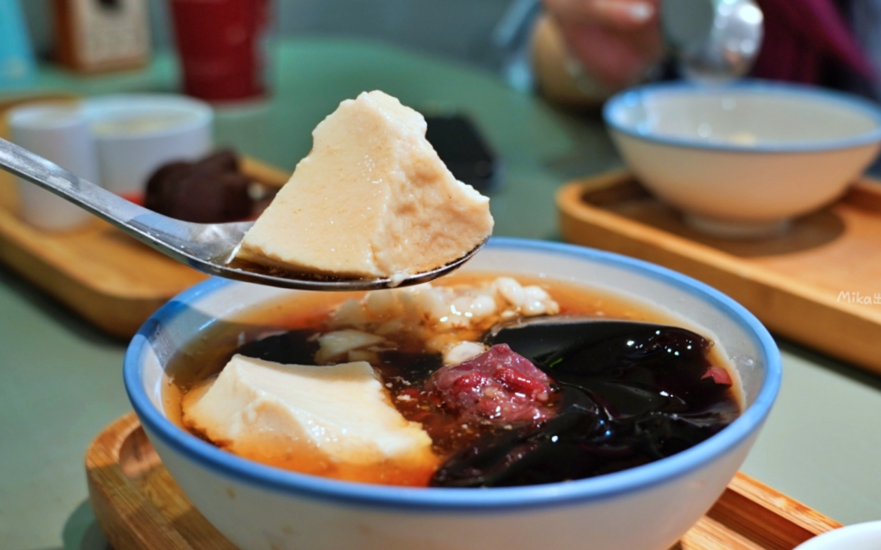 【宜蘭】冬山 飛魚食染-鹽滷豆花專賣店｜在地人氣 日式文青豆花店，傳統鹽滷豆花搭配日式擺盤，既美觀也美味。