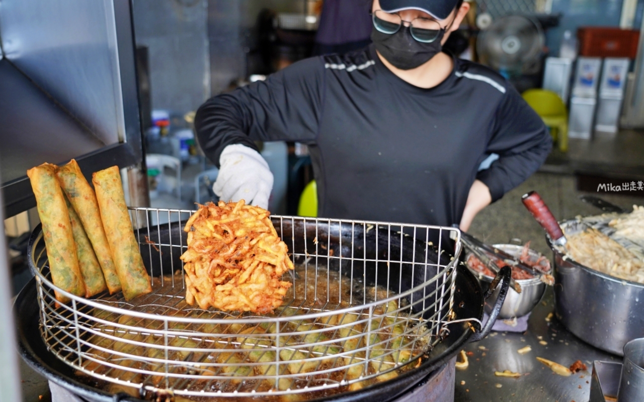 【宜蘭】 礁溪 龍潭春捲伯｜這家銅板美食 在地人氣小吃超推薦，宜蘭系蝦餅很特別，韭菜春捲真的好好吃。