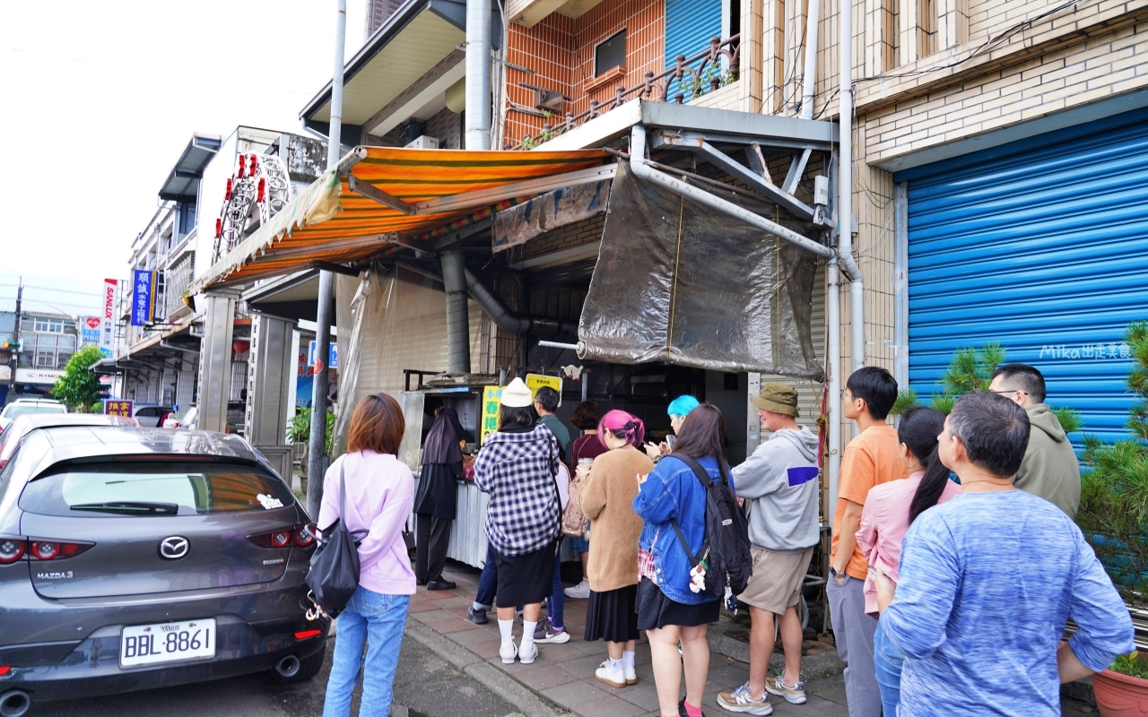 【宜蘭】 礁溪 龍潭春捲伯｜這家銅板美食 在地人氣小吃超推薦，宜蘭系蝦餅很特別，韭菜春捲真的好好吃。