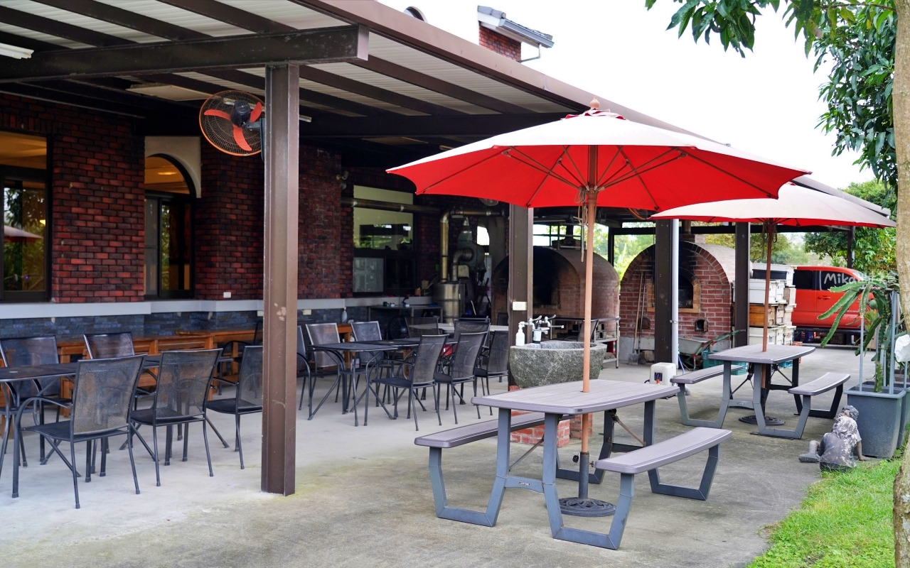 【宜蘭】員山 鄉村風味｜鄉間田園裡的窯烤披薩，脆皮香酥窯烤德國豬腳也很推薦。