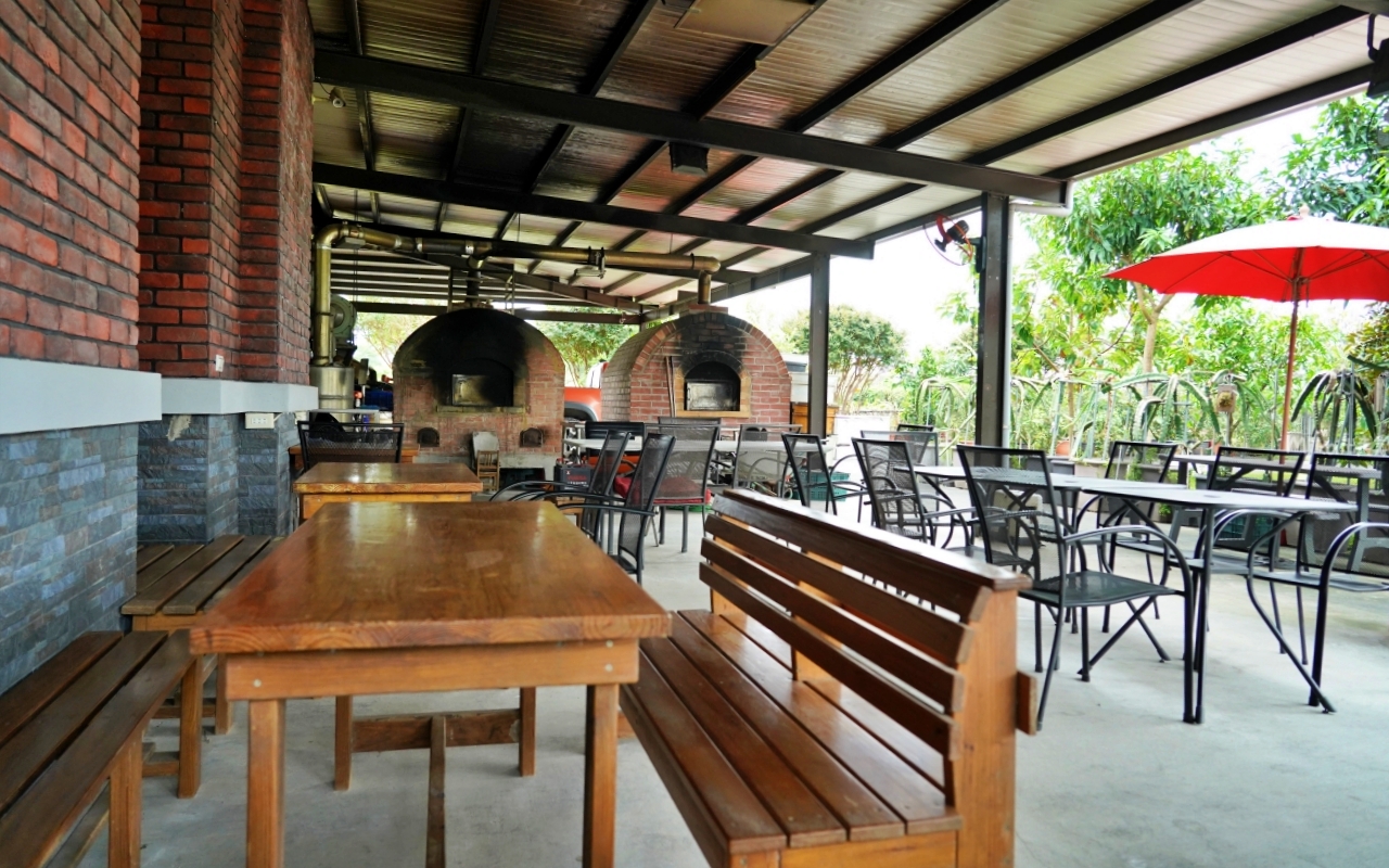 【宜蘭】員山 鄉村風味｜鄉間田園裡的窯烤披薩，脆皮香酥窯烤德國豬腳也很推薦。