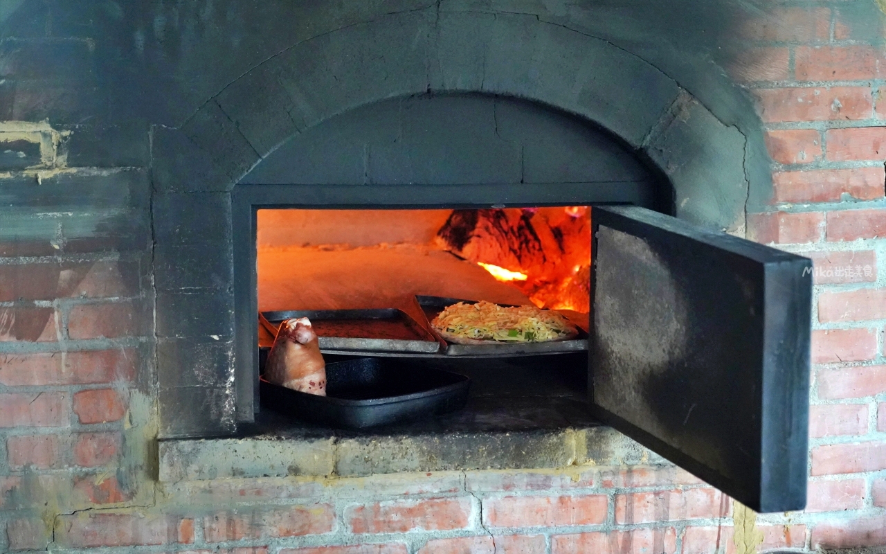 【宜蘭】員山 鄉村風味｜鄉間田園裡的窯烤披薩，脆皮香酥窯烤德國豬腳也很推薦。