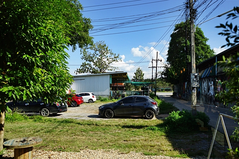 『泰國。泰北』 清萊LOCAL Coffee(chiang rai)｜街頭藝術塗鴉牆旁的小清新咖啡廳  專業手沖、繽紛調飲、網美最愛藝術文青風美拍咖啡廳｜2018/1117-1125 泰北清邁｜清萊｜擺鎮 國際水燈節自駕九天八夜之旅