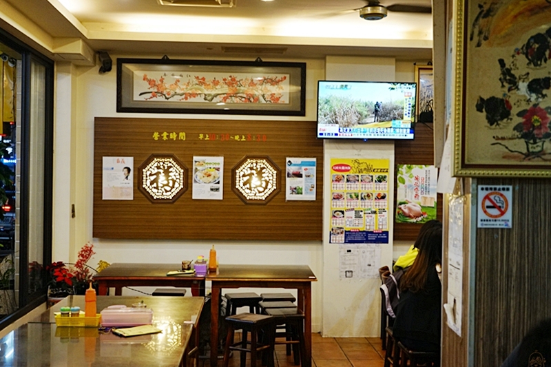 『嘉義。東區』 知更鳥巢鮮果茶飲 葡萄柚綠茶｜嘉義人都喝這一杯 正港在地隱藏版 葡萄柚綠茶的創始店  80％葡萄柚原汁 濃純香還有滿滿果粒  嘉義必喝。同場加映：大同火雞肉飯