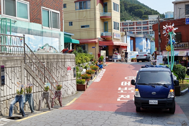 『韓國。釜山』 熱門打卡拍照地標  甘川文化村 〡穿越胡同的魚 小王子與狐狸 夢幻的韓國馬丘比丘｜2015年9月韓國釜山八天七夜自助行。