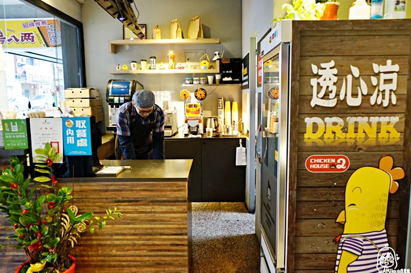 【桃園】炸雞的行家-半雞八兩 中壢中原店｜台南炸雞洋行二代店 台灣本土新鮮雞肉 獨家氣壓式炸鍋現點現炸。限量超威炸全雞，招牌半雞 皮薄酥脆又多汁。