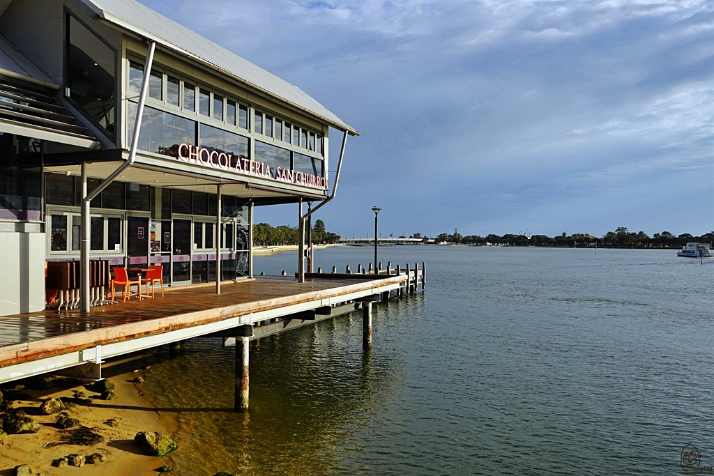 『澳洲。西澳』 Mandurah 曼德拉運河遊船 看海豚賞豪宅｜雄獅 玩轉西澳 七日 粉紅湖 沙漠小探險之旅