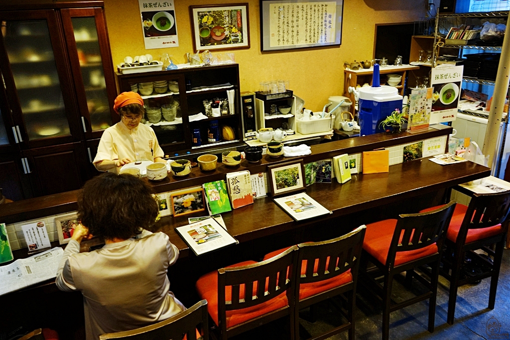 『日本。四國』 德島 和田乃屋 本店｜滝の焼餅 超過400年歷史的御用果子 菊花紋路的德島必吃茶點。｜2018年10/07-10/10-日本四國 水都德島四天三夜自由行。