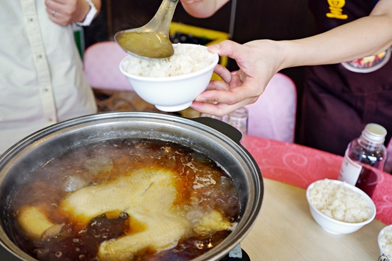 【台中】 皇津小吃店（台中大甲燜鴨始祖）｜兩段式燜鴨怎麼吃？先照規矩來！在地客家小吃功夫料理 另有需預約才吃的到的隱藏版。