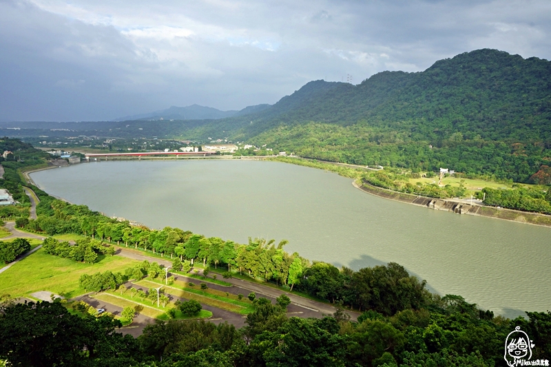 【桃園】龍潭石門水庫  福華渡假飯店｜平價湖景房，石門水庫四季絕色 盡入眼簾，還有超威半露天山景室外游泳池。