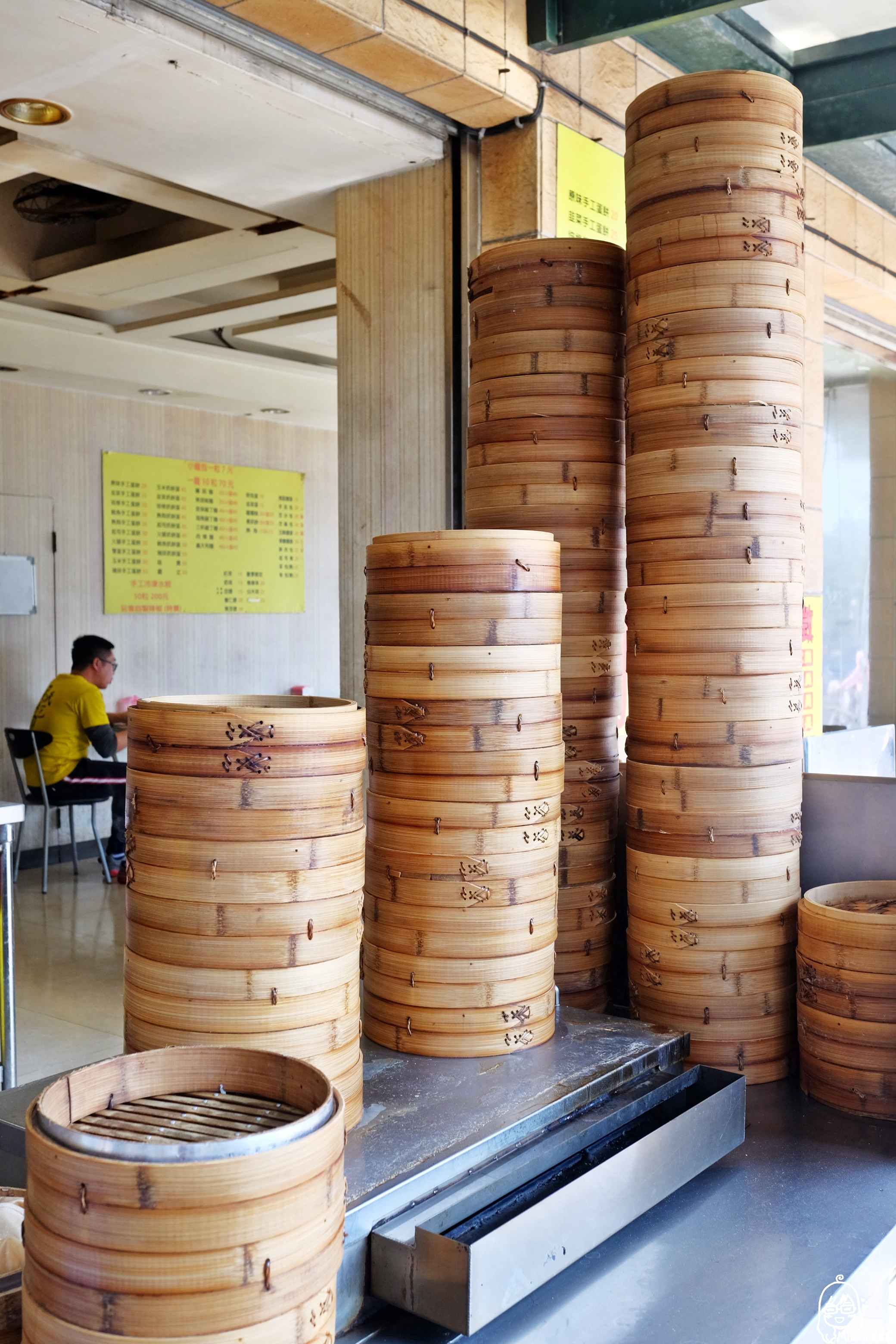 【桃園】 吳氏湯包｜龜山隱藏版在地私房美食推薦，不是湯包是每天清晨五點開賣 手工現桿現包的小籠包！