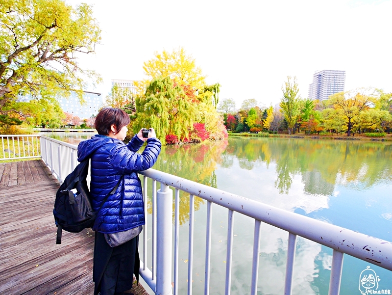 【日本】   北海道 札幌市區中的紅葉名所 中島公園 |  秋意濃 ，滿園的紅、黃、橘色的楓樹、銀杏等各種變葉木，妝點出如織錦般的美麗景色，讓人驚艷。