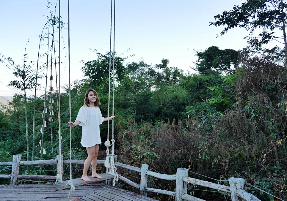 【泰國】擺鎮Pai 推薦住宿 Mari Pai Resort（大樹鞦韆）｜泰國電影『愛在擺鎮 Love in Pai 』取景地/除了無敵山景露營車、特色民宿與山城美景以外，『大樹鞦韆』更是網美打卡地標。