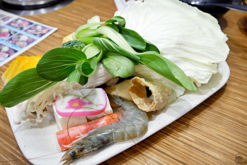 『台中。大甲』 鍋全日式涮涮鍋-大甲總店｜大甲最強最好吃涮涮鍋 活跳跳蝦子新鮮美味 份量大又超值。