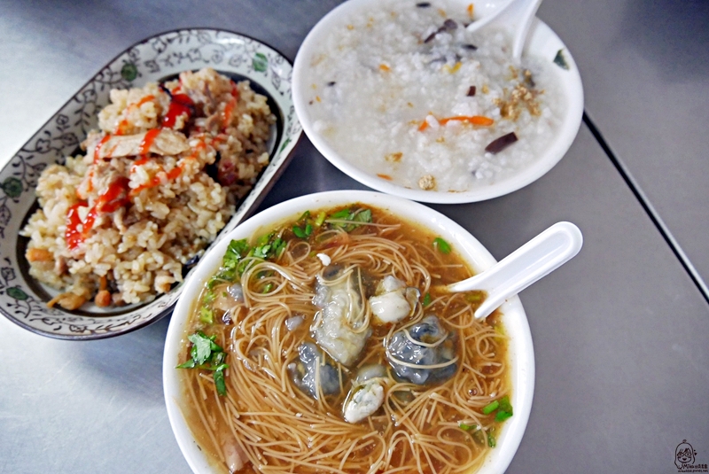 『台中。大甲』 土銀周邊推薦早餐 肉粽塗 蚵仔麵線 香菇瘦肉粥｜軟香入味油飯、肉粽還有清淡爽口蚵仔麵線與香菇瘦肉粥 早餐吃這個 營養滿分。